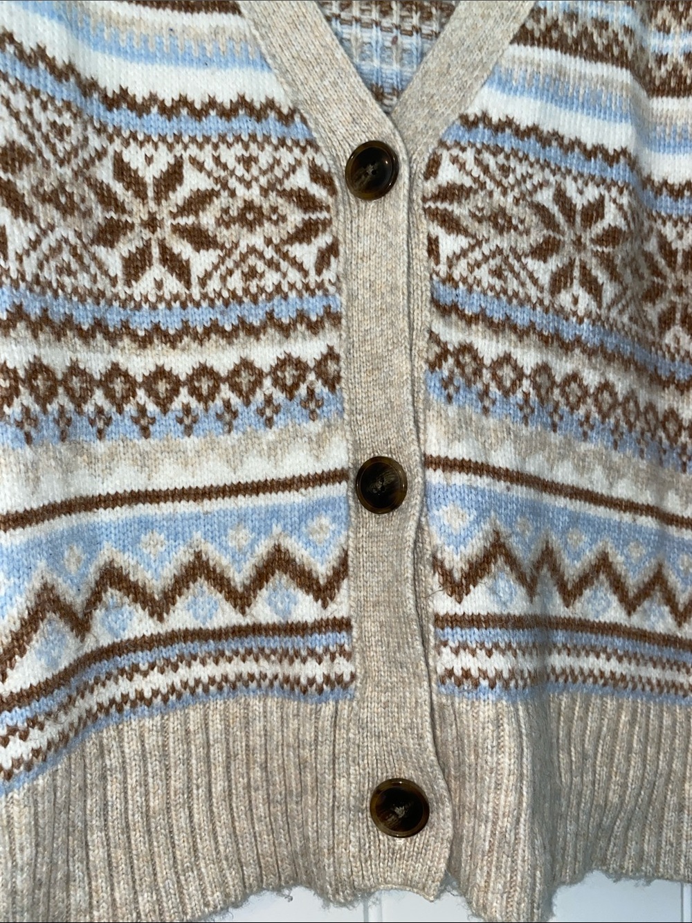 Jessica Simpson Beige, Brown and Light Blue Button Cropped Cardigan size Large - Picture 3 of 8